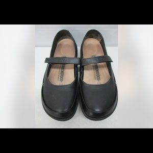 BIRKENSTOCK Iona size 40/Cdn size 9 Black leather Velcro strap maryjane flats